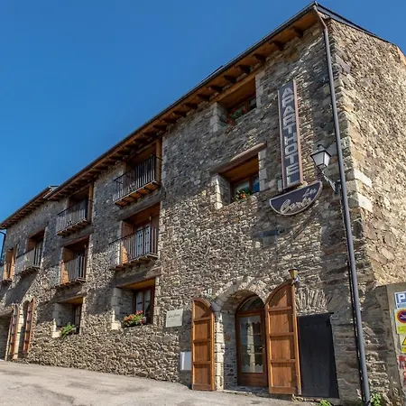 Les Corts Llivia