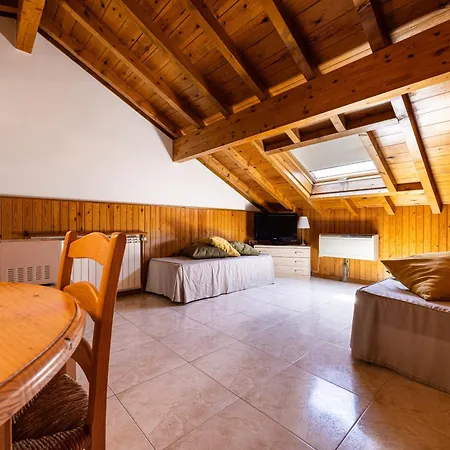 Les Corts Aparthotel Llivia