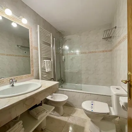 Les Corts Aparthotel 3*