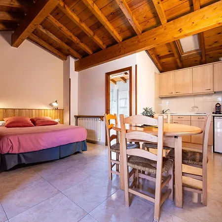 Les Corts Aparthotel Llivia
