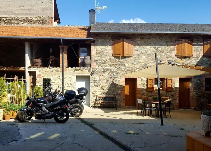 Les Corts Apartahotel