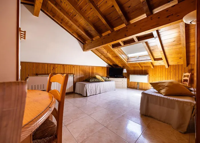 Les Corts Apartahotel Llivia