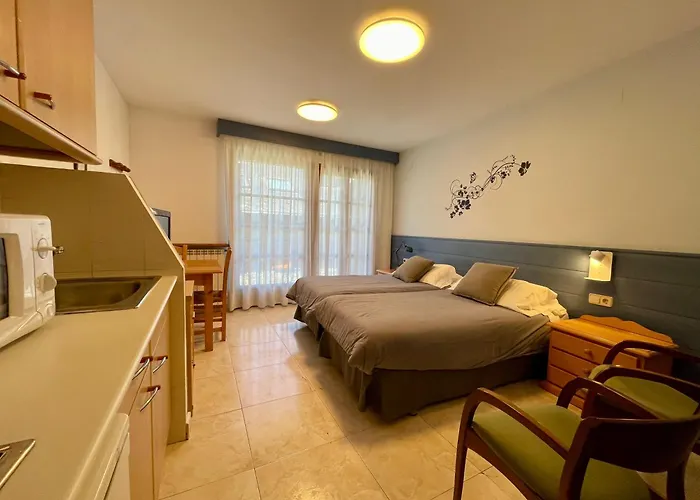 Les Corts Apartahotel Llivia