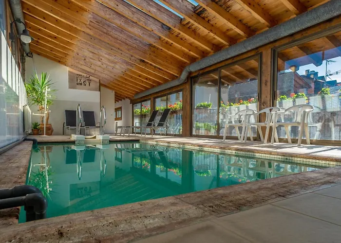 Les Corts Apartahotel Llivia