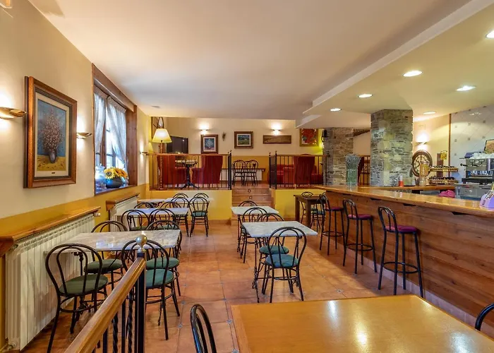 Les Corts Apartahotel Llivia